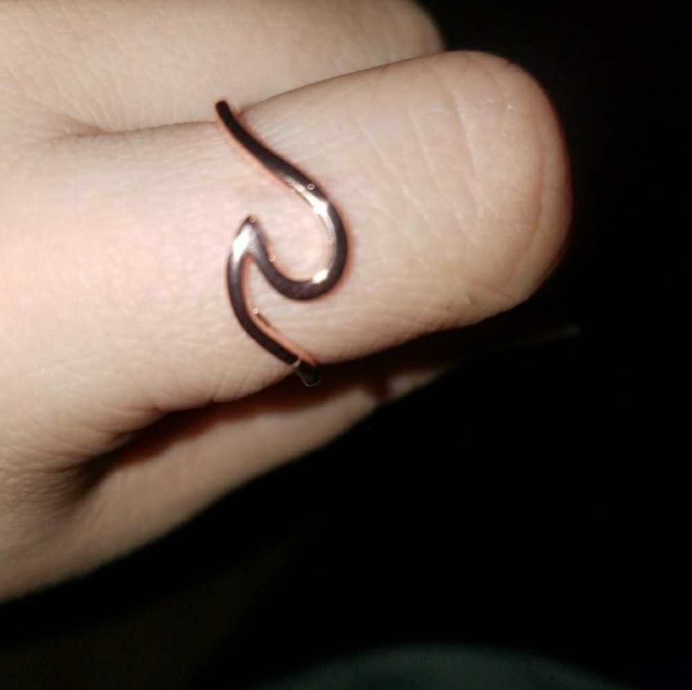 🎈NWT Rose gold 925 dainty wave ring - Picture 1 of 5
